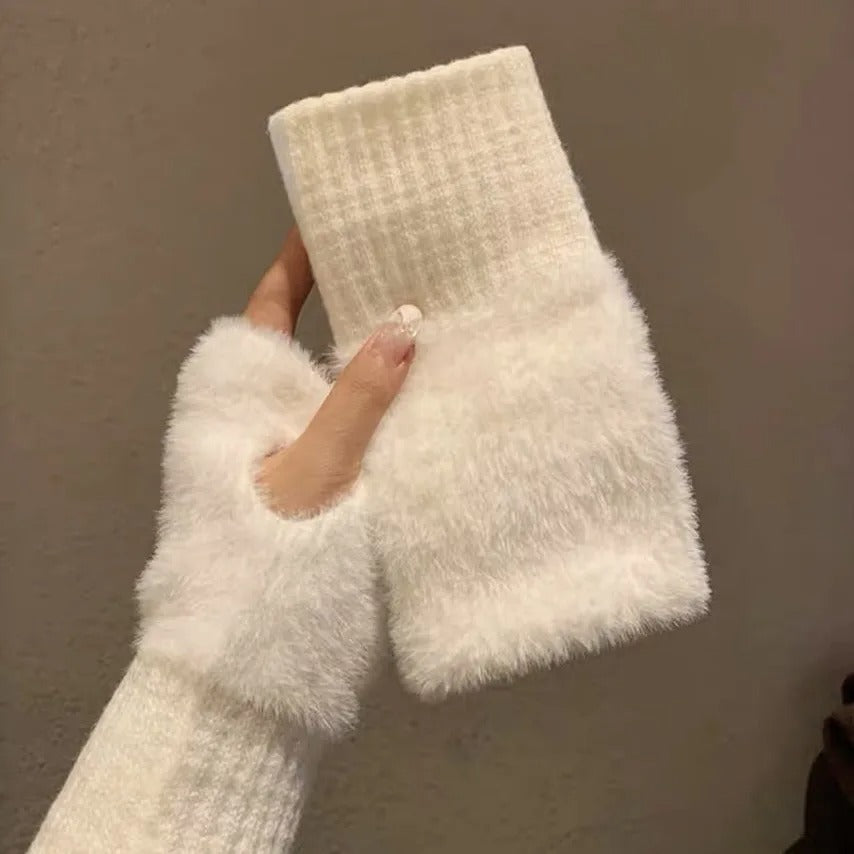 ❄️ MinkTouch™ Fingerless Gloves — Soft Winter Warmth with Timeless Grace