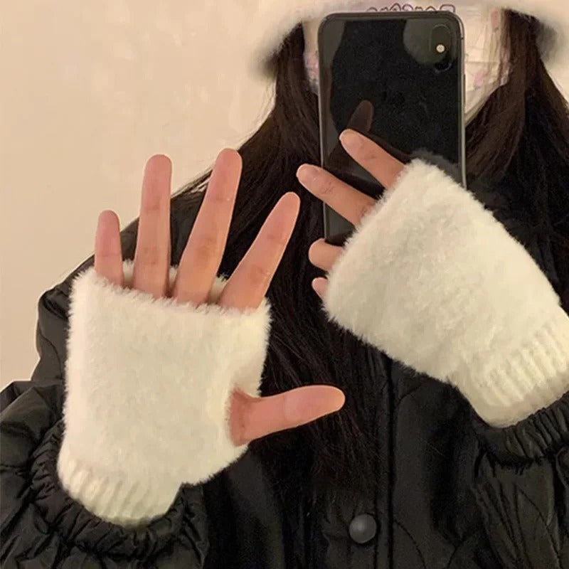 ❄️ MinkTouch™ Fingerless Gloves — Soft Winter Warmth with Timeless Grace